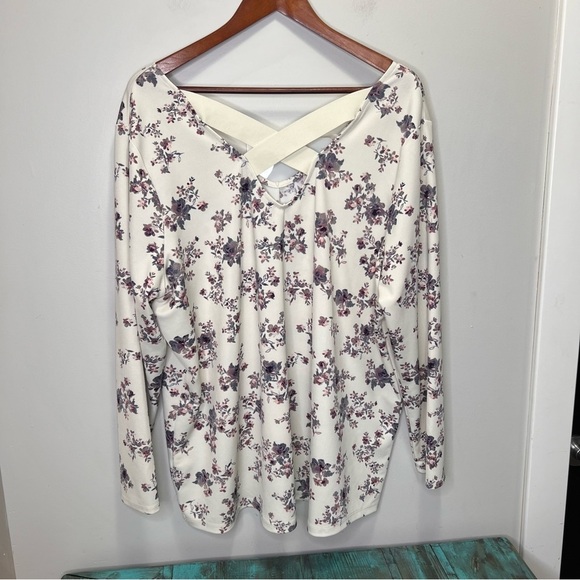 Addition Elle Love & Legend Criss Cross Back Floral Vneck Blouse Size 3x - Picture 5 of 10